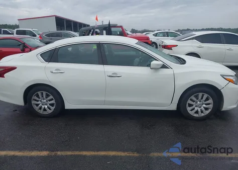 2018 Nissan Altima 2.5 S z USA, uszkodzony, nr VIN 1N4AL3AP7JC177580